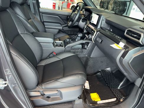 New 2026 Toyota Tacoma SR5 AWD/4WD image 19