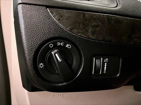 Used 2019 Dodge Grand Caravan SE FWD image 32