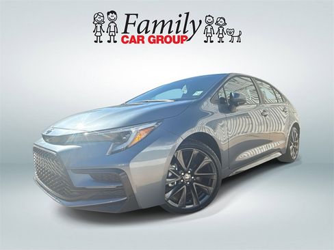 Used 2025 Toyota Corolla SE image 1