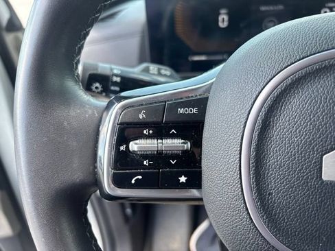 Used 2025 Kia Carnival EX FWD image 14