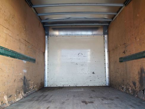 Used 2015 Ford F550 2WD Regular Cab Super Duty image 15