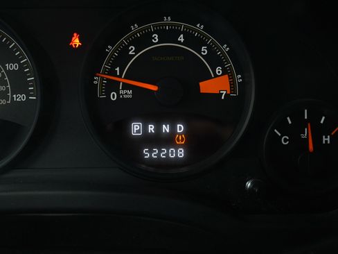 Used 2014 Jeep Patriot Latitude AWD/4WD image 25