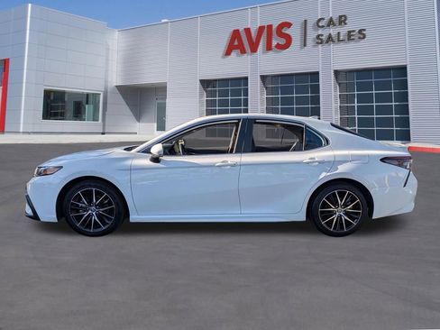 Used 2024 Toyota Camry SE image 10