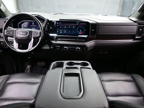 Used 2025 GMC Sierra 1500 SLT AWD/4WD image 18