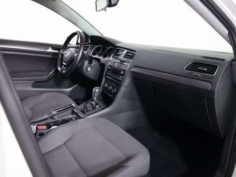 Used 2018 Volkswagen Golf S image 39