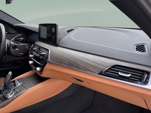 Used 2023 BMW 540i xDrive w/ M Sport Package image 25