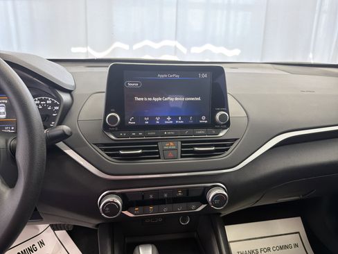 Used 2025 Nissan Altima 2.5 S image 3