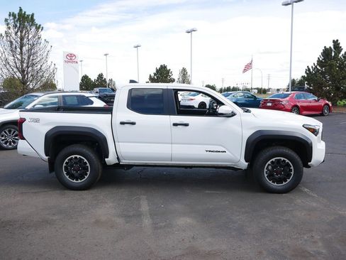 Certified 2024 Toyota Tacoma TRD Off-Road AWD/4WD image 4