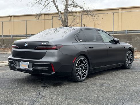 Used 2025 BMW i7 M70 AWD/4WD image 8