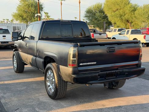 Used 2005 Chevrolet Silverado 2500 LT w/ Heavy-Duty Power Package AWD/4WD image 6