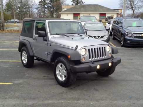 Used 2015 Jeep Wrangler Sport w/ Quick Order Package 24S AWD/4WD image 6
