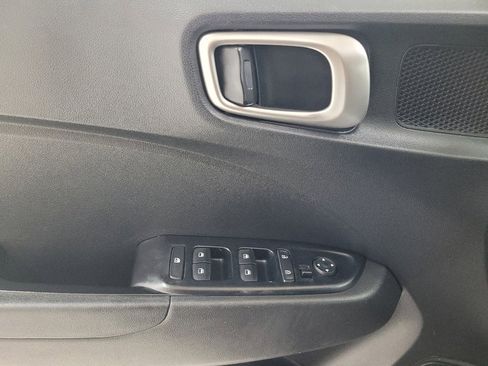 Used 2021 Hyundai Venue SE FWD image 27