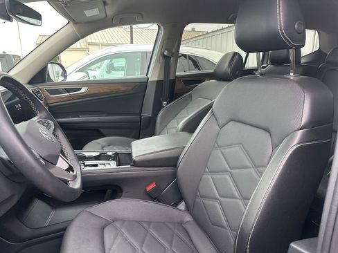 Used 2024 Volkswagen Atlas SE FWD image 8