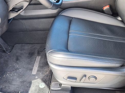 Used 2024 Kia Sorento EX image 8