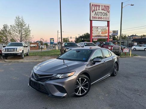 Used 2019 Toyota Camry LE image 1