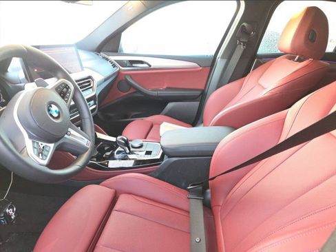 Used 2025 BMW X4 xDrive30i image 2
