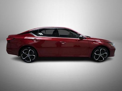 Certified 2024 Nissan Altima 2.5 SR w/ SR Premium Package AWD/4WD image 4