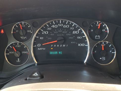Used 2017 Chevrolet Express 2500 RWD image 24