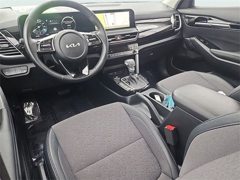 Certified 2024 Kia Seltos X-Line image 11