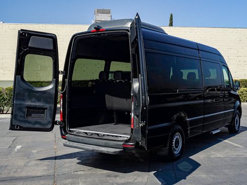 Used 2024 Mercedes-Benz Sprinter 2500 image 8