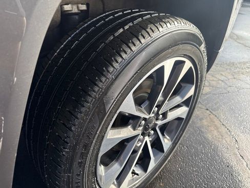 Used 2022 Jeep Grand Cherokee Overland w/ Adv Protech Group III image 38