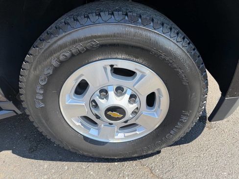 Used 2019 Chevrolet Suburban 3500 LT AWD/4WD image 6