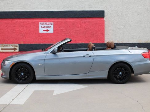 Used 2011 BMW 328i Convertible image 2