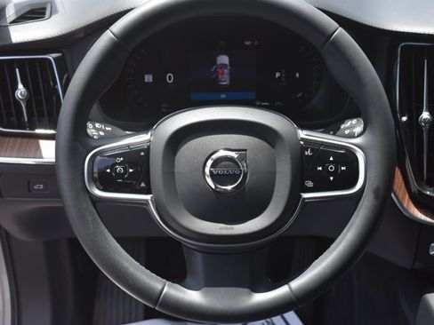 Used 2023 Volvo XC60 B5 Ultimate w/ Climate Package FWD image 21