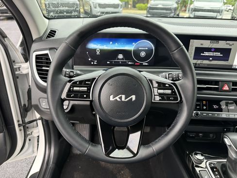 Used 2024 Kia Seltos EX FWD image 21