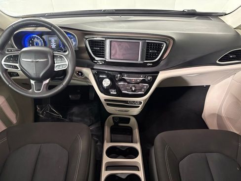 Used 2022 Chrysler Voyager LX FWD image 37