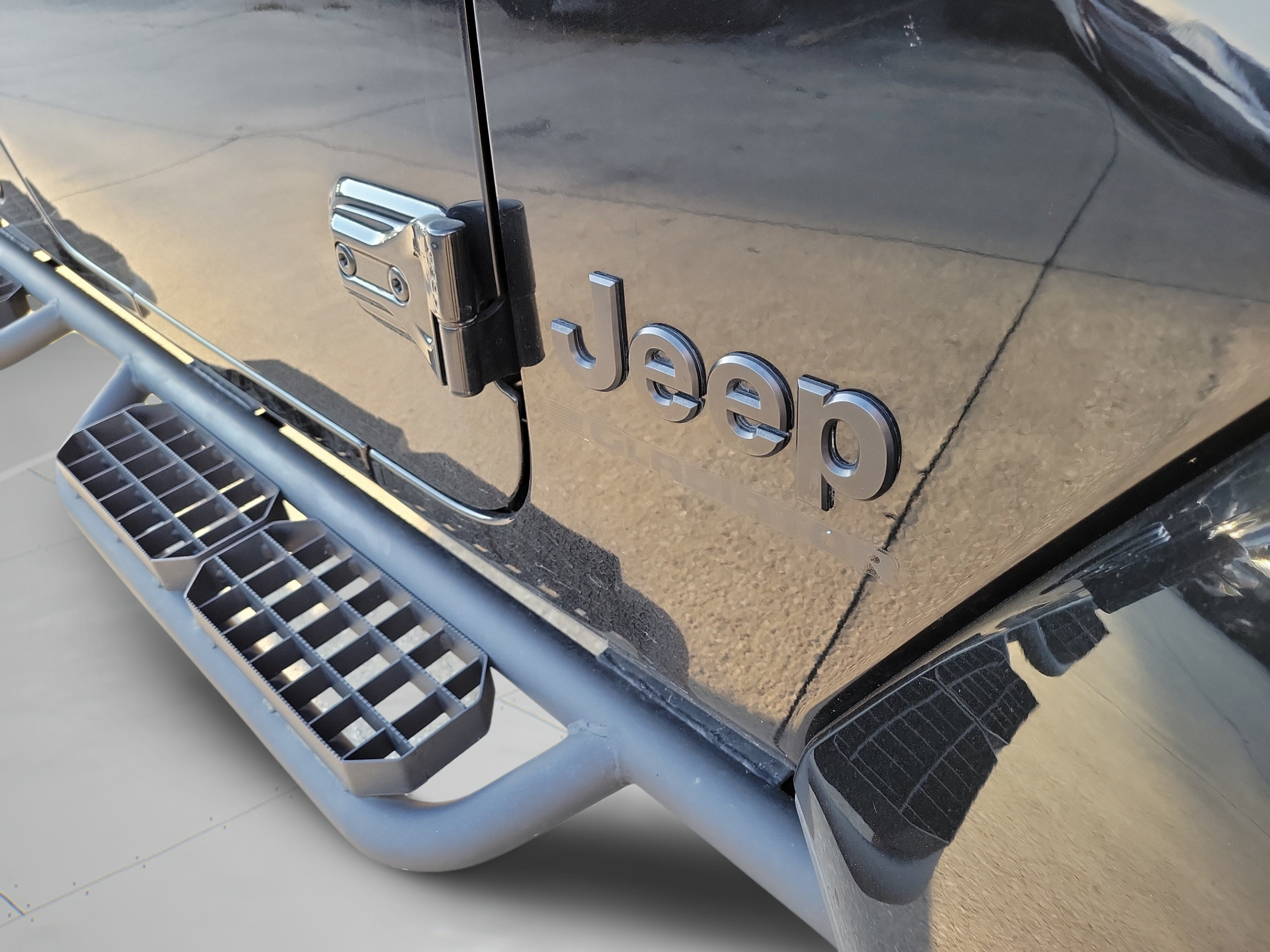 Certified 2023 Jeep Gladiator Sport AWD/4WD image 6