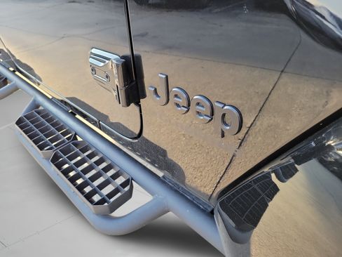 Used 2023 Jeep Gladiator Sport AWD/4WD image 6