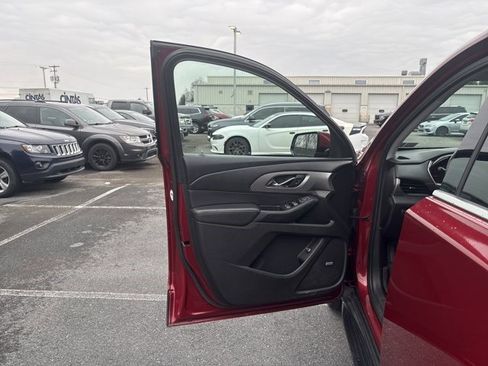 Used 2020 Chevrolet Traverse LT w/ LT Premium Package image 16