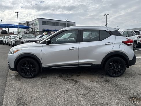 Used 2020 Nissan Kicks SR image 6