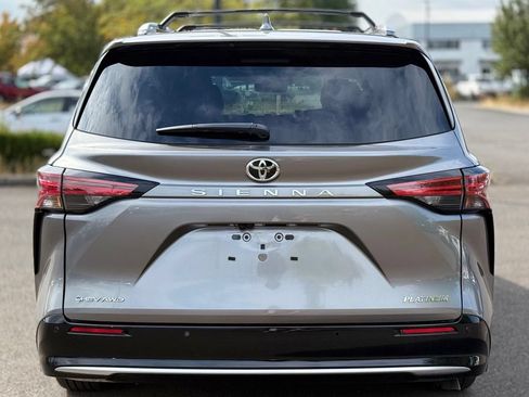 Used 2026 Toyota Sienna Platinum AWD/4WD image 4