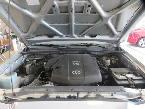 Used 2010 Toyota Tacoma PreRunner image 48