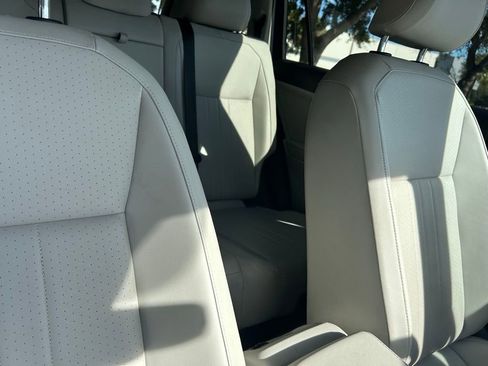 Used 2023 Volkswagen Tiguan SE image 36