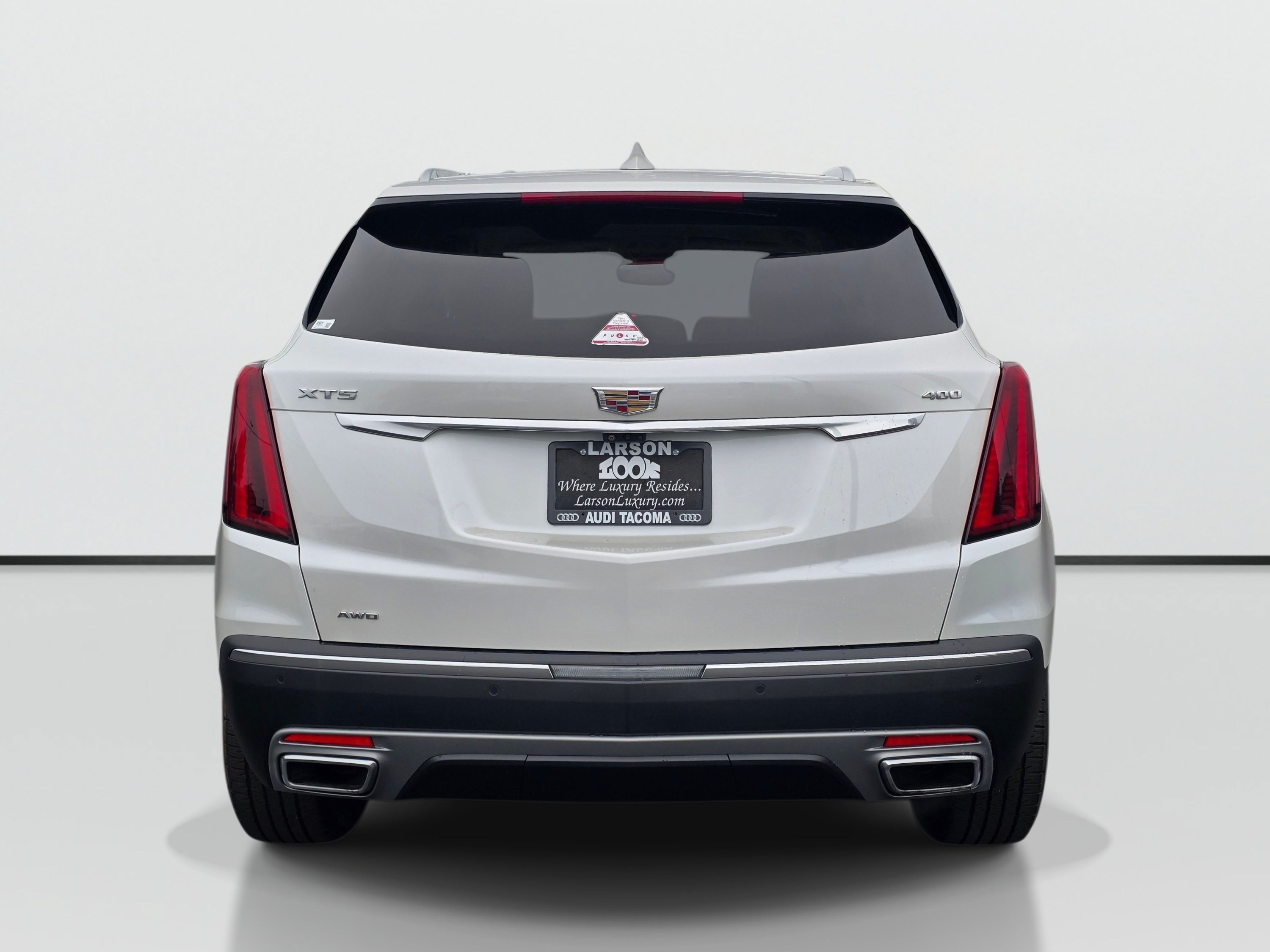 Used 2023 Cadillac XT5 Premium Luxury w/ Technology Package AWD/4WD image 4