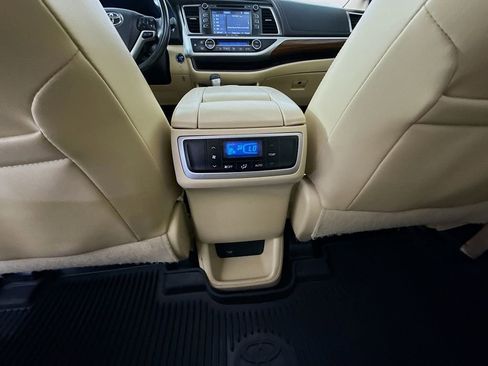 Used 2018 Toyota Highlander Limited image 25