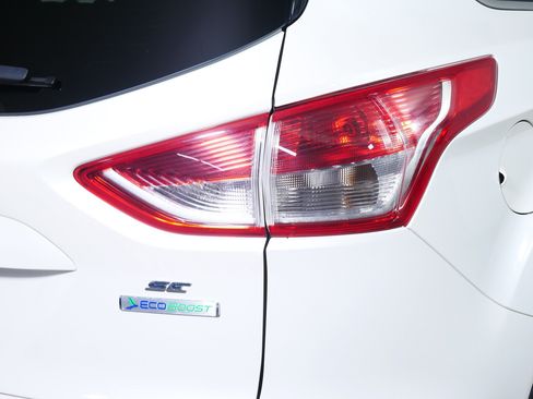 Used 2015 Ford Escape SE FWD image 17