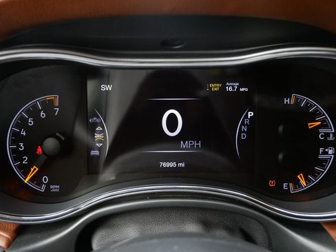 Used 2020 Jeep Grand Cherokee Overland image 16