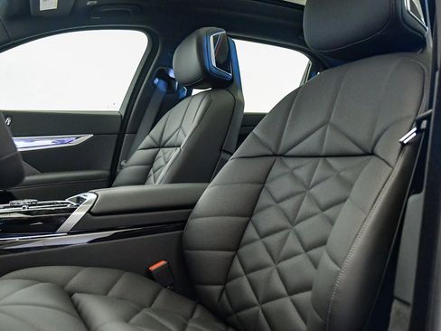 New 2026 BMW 740i w/ Premium Package image 25