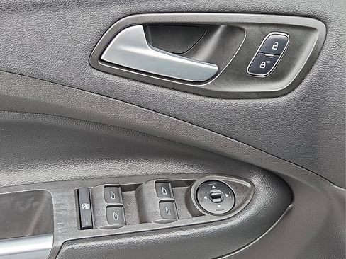 Used 2018 Ford Escape SE image 13