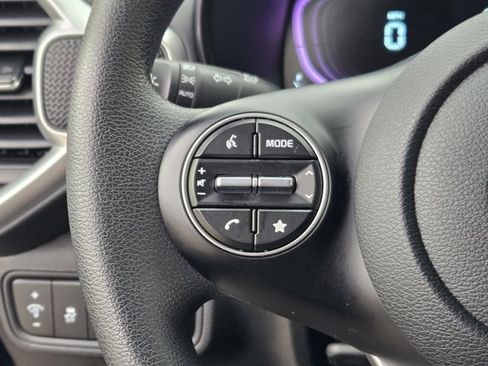 Certified 2025 Kia Soul LX image 28