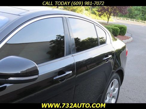 Used 2017 Jaguar XE image 29