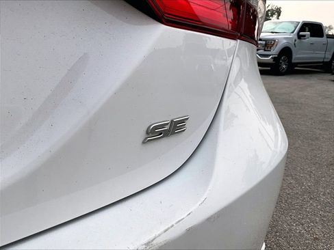 Used 2022 Toyota Camry SE FWD image 9