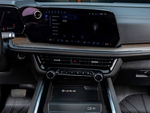 Used 2025 Chevrolet Tahoe High Country AWD/4WD image 24