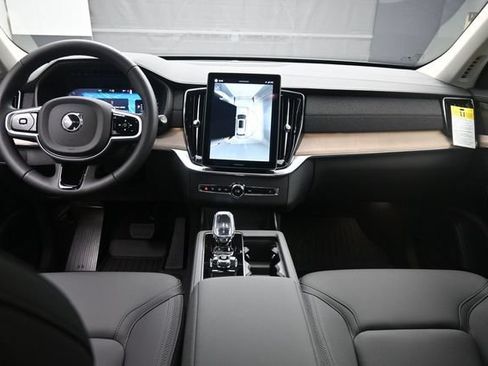 Used 2026 Volvo XC90 B6 Plus w/ Protection Package Premier AWD/4WD image 9