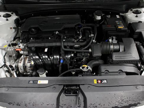 Used 2024 Hyundai Elantra SEL FWD image 17