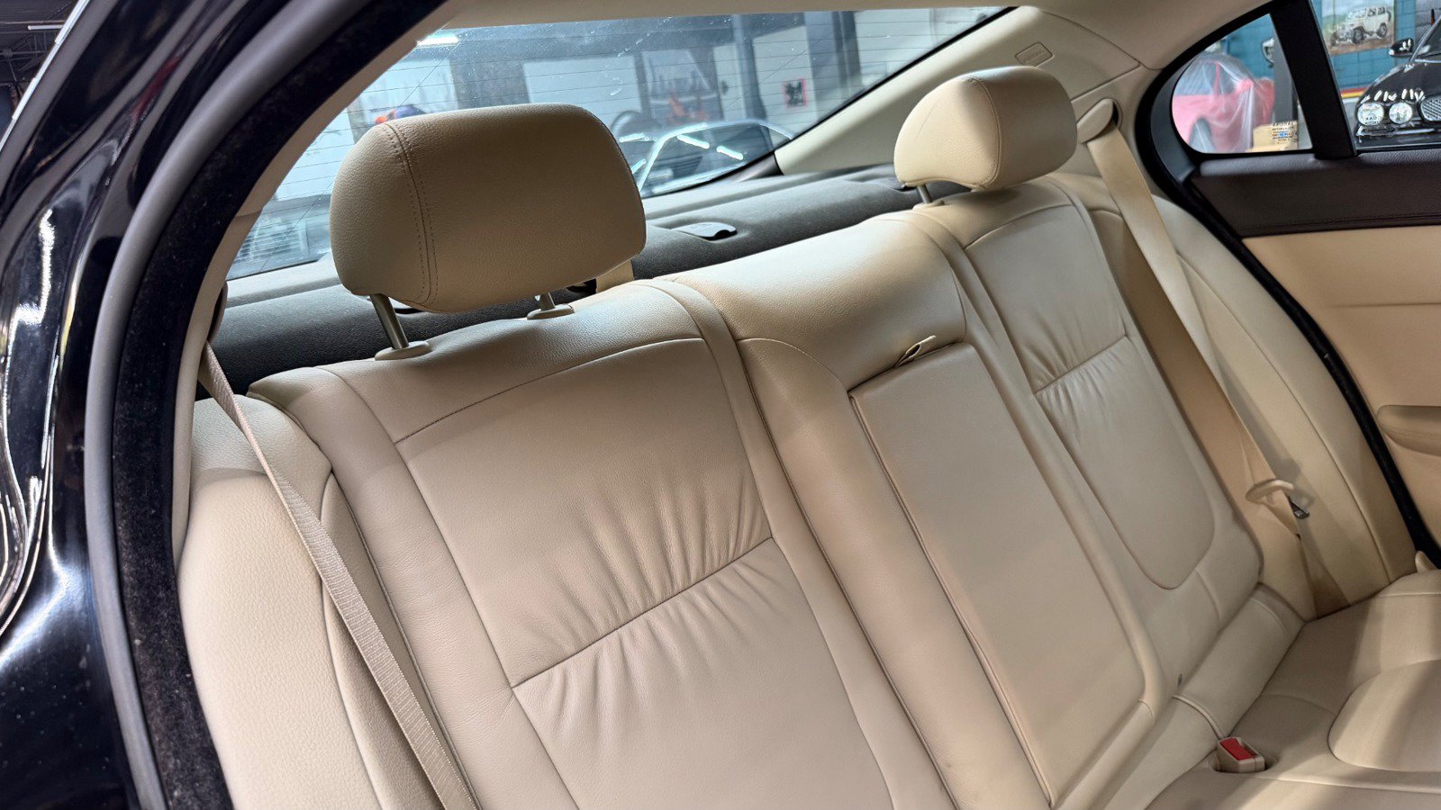 Used 2011 Jaguar XF RWD image 30